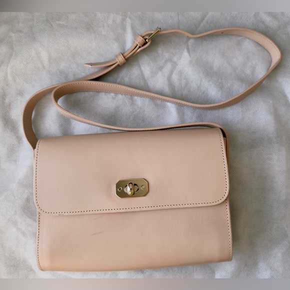 A.P.C. Handbags - VGUC A.P.C. Greenwich Leather Crossbody Shoulder Bag in Pale Pink